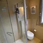 2-bedroom Lakeview Bella Gaeta Сан-Сиро